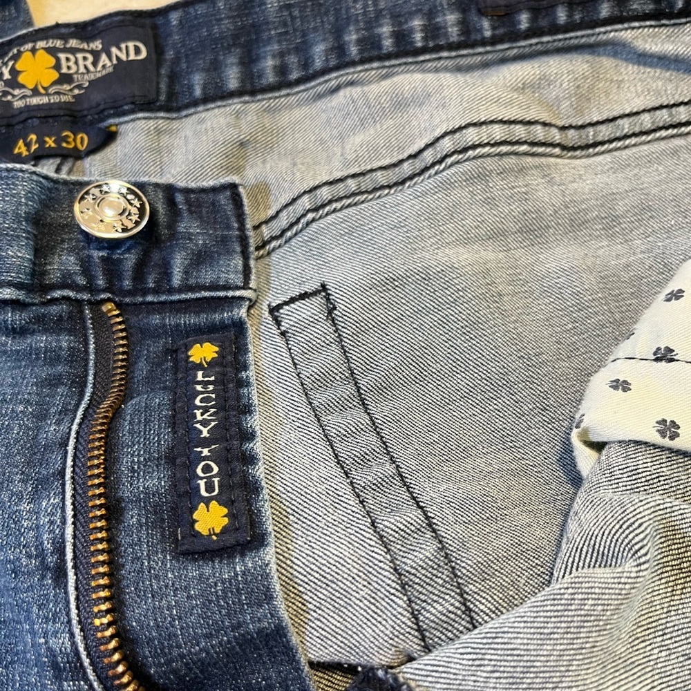 Lucky Brand Men's Straight Jeans in Washed Blue - Picture 4 of 6